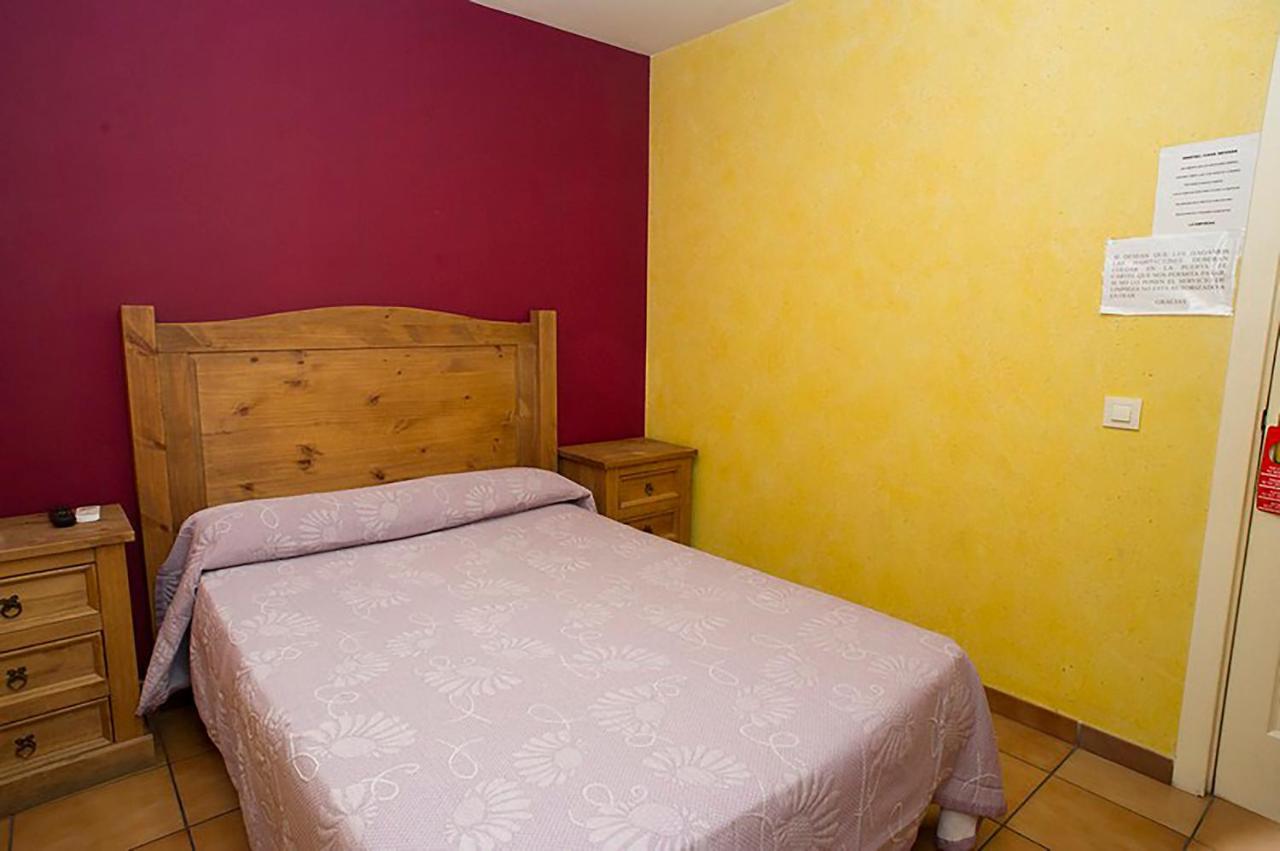 Hostal Velarde Talavera de la Reina Exterior foto